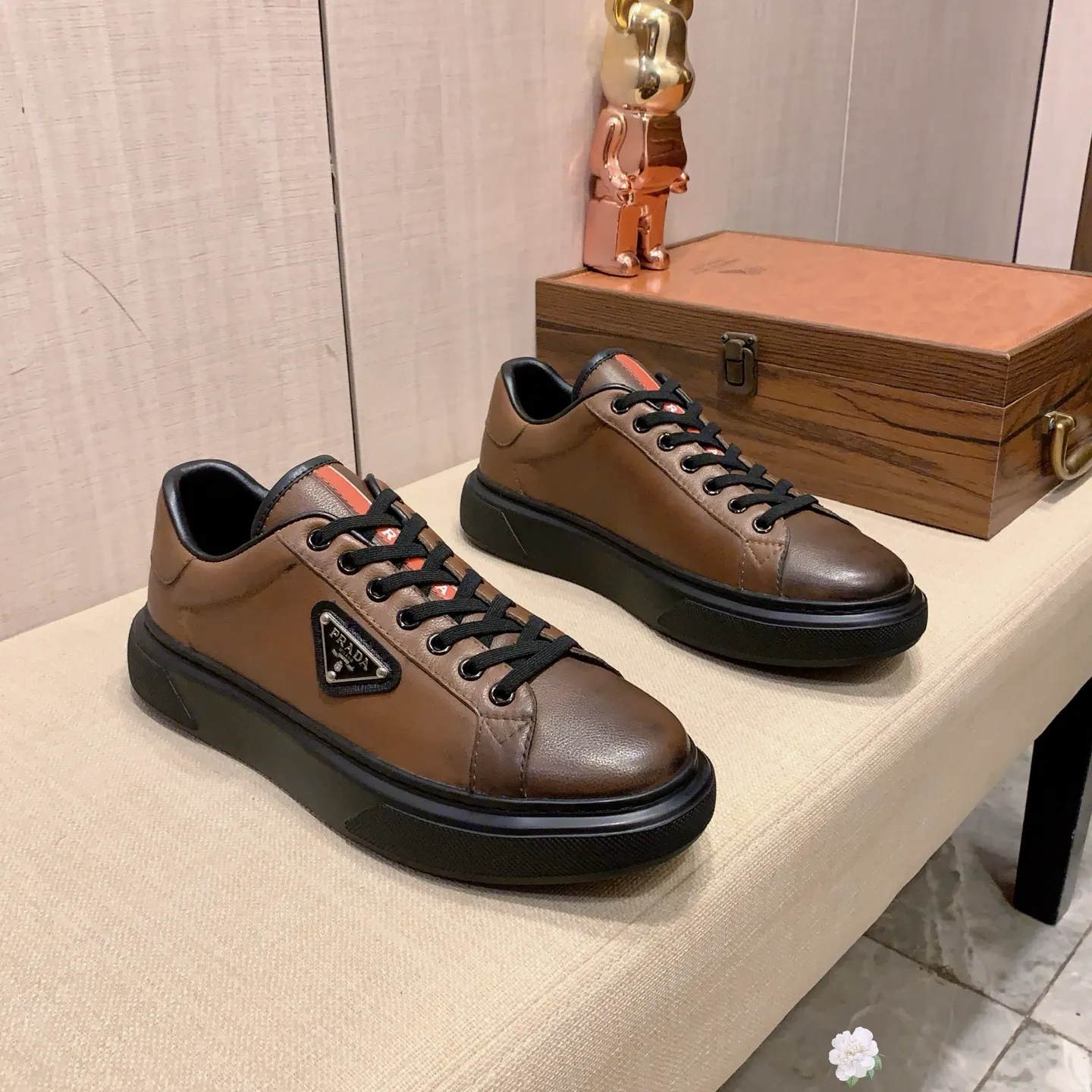 Men's men's shoes💰460💰💰🎩🎩[Lightning][Lightning] "PRADA*" The latest and most popular casual shoes, top brand [seduce] luxury ~ purchasing agency, top ~ quality. [Strong] The upper is made of imported breathable and polished cowhide material ➕ Breathable sheepskin feet (•) with fine workmanship. The original stylish and stylish soft rubber wear-resistant and non-slip outsole is light and comfortable on the feet. The real thing looks better when taken in real life. 0186: code: 38-44, 2️⃣ colors selected